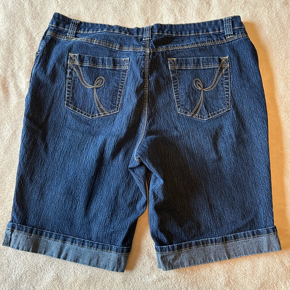 LA Blues Woman’s Bermuda Jeans Shorts Size 22
